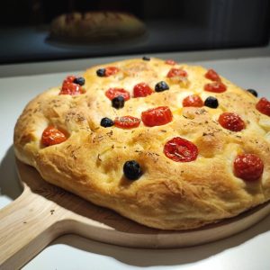 2x Domača focaccia z olivami in paradižnikom (2x650 g)